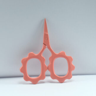 Sunflower-shaped embroidery scissors in peach powder coating, 2.5'' forged stainless steel, ideal for precision thread cutting and embroidery work.