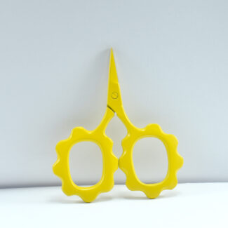 Sunflower-shaped embroidery scissors in bright yellow powder coating, 2.5'' forged stainless steel, perfect for detailed stitching and thread cutting.